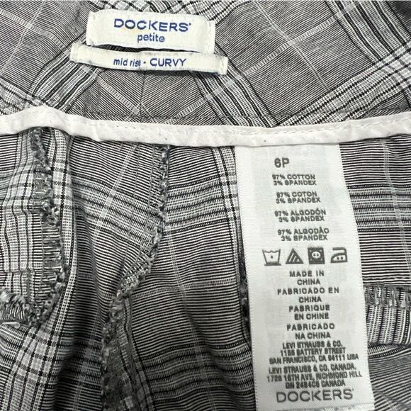 Dockers Mid Rise Curvy Plaid Shorts Size 6P - Picture 3 of 7